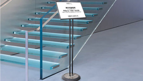 直立看板（スタンド縦型）とは？置くだけで視認性が上がる活用術と選び方